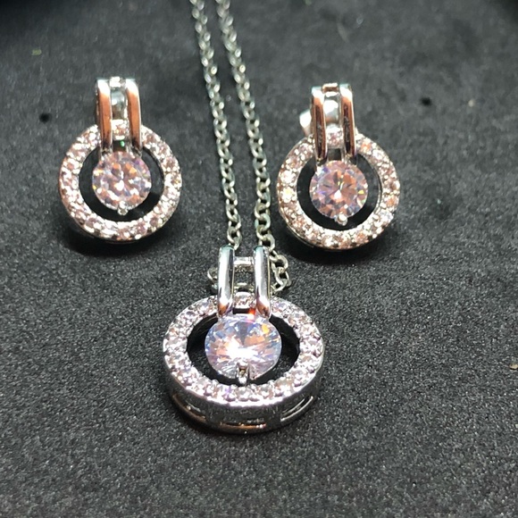 Jewelry - HOST PICK! quality cubic zirconia pendant /earring